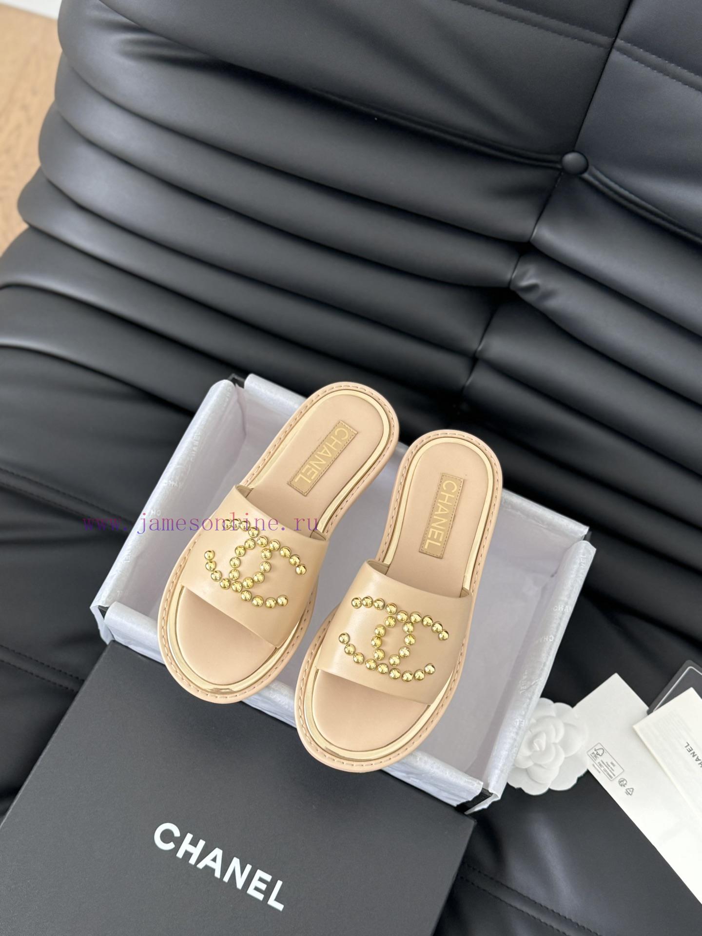 Chanel's New Double C Willow SlippersThis season's honey looks so good when dragged on footTg8moz731 - Image 3