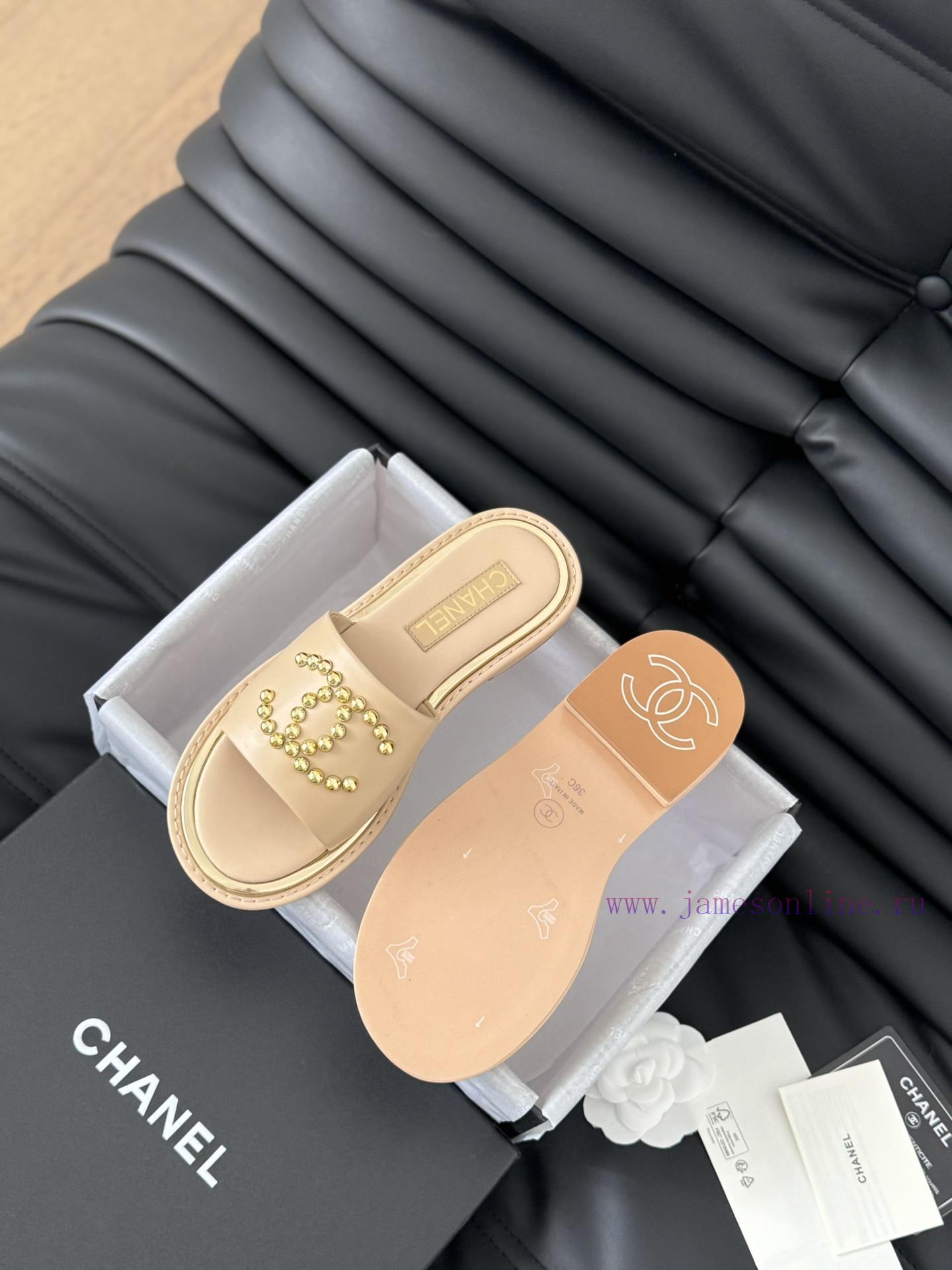 Chanel's New Double C Willow SlippersThis season's honey looks so good when dragged on footTg8moz731 - Image 7
