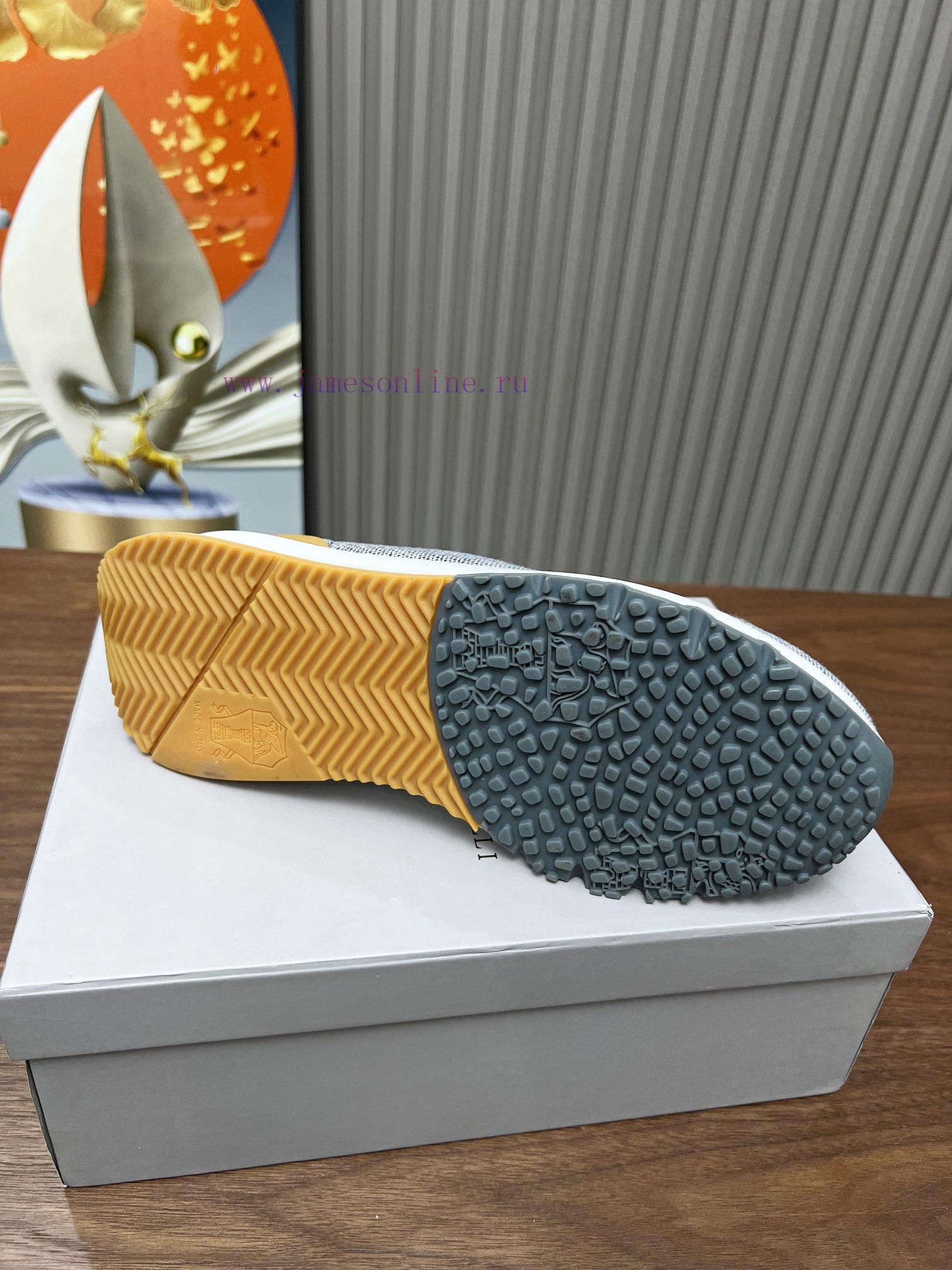 (brunellocucinelli),The fabric is made of cashmere and fly woven sheepskin, and the packagin9rsk8vg1 - Image 17