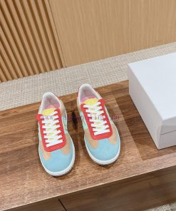 The Balmain couple's casual sports shoes are made with innovative stitching technology, creayv5p7y9n