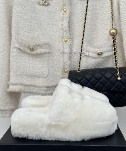 Chanel | Chanel Classic Large Pair C Hairy Half SlippersThe "First to Wear" series of walkin1nna062i