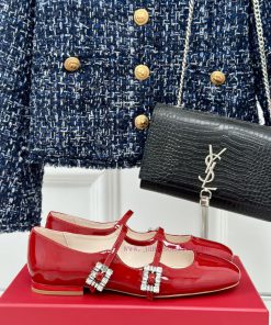 Roger Vivier | RV Classic Diamond BuckleMary Jane ShoesThe shoe upper is made of imported ca4nn8nx02