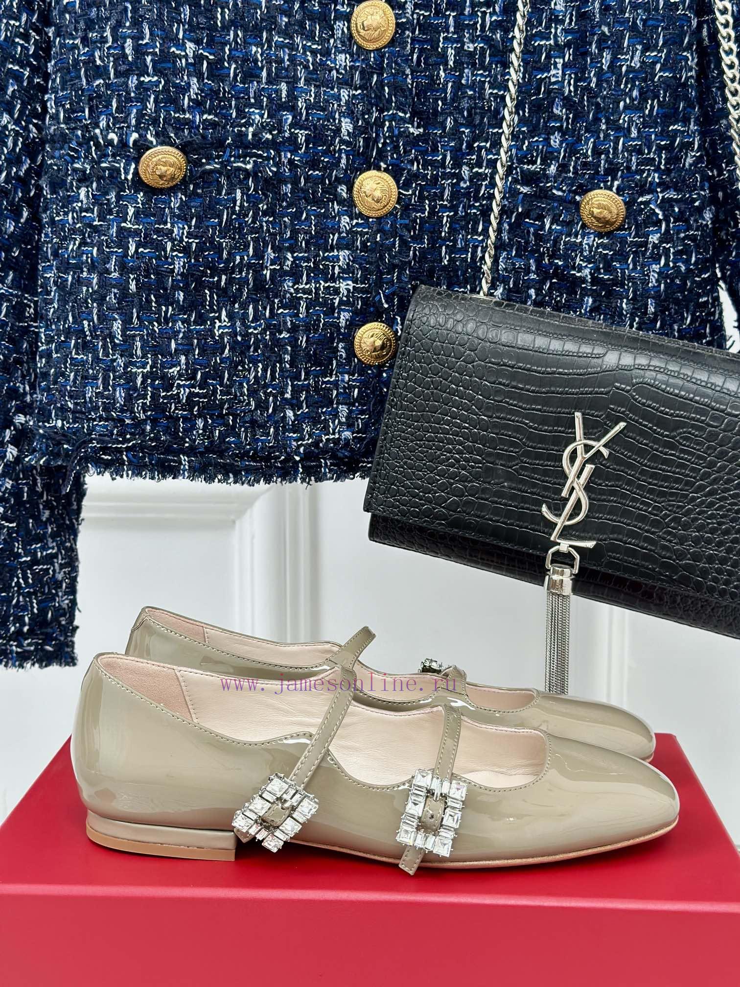 Roger Vivier | RV Classic Diamond BuckleMary Jane ShoesThe shoe upper is made of imported ca6w1umklz