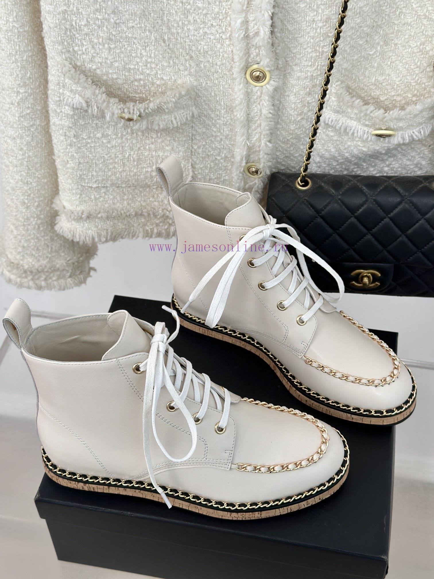 Chanel | Chanel Classic Autumn/WinterChain wood grain bottom short bootsThe shoe upper is m7bgjozl6 - Image 4