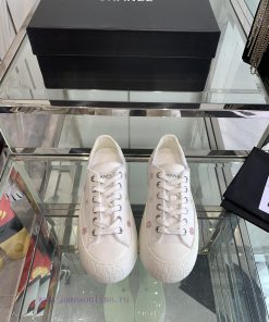 CHANEL 24ss Spring/Summer Big Head Sole with a slightly flared and cute design. The fashionap0e99qs5