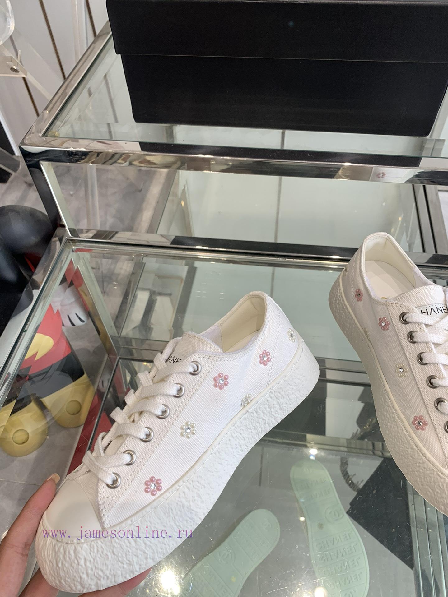 CHANEL 24ss Spring/Summer Big Head Sole with a slightly flared and cute design. The fashionap0e99qs5 - Image 4