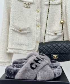 Chanel | Chanel 24K Early Autumn New Product Letter Cross Hair DragChanel's shoes never disakwx5zr4i