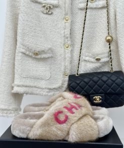 Chanel | Chanel 24K Early Autumn New Product Letter Cross Hair DragChanel's shoes never disa1oj8z1qq