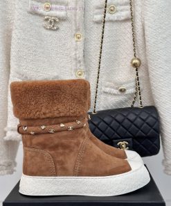 Chanel | Chanel Classic Autumn/Winter Double CThick soled snow bootsA pair of snow boots thaavr4yerg