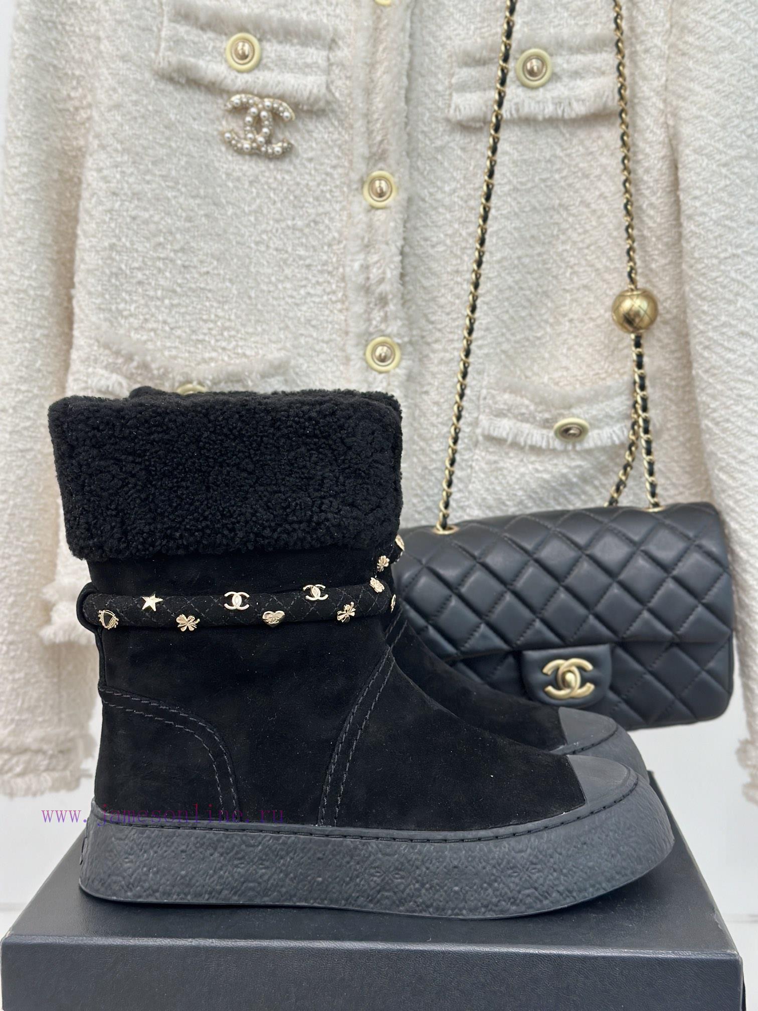 Chanel | Chanel Classic Autumn/Winter Double CThick soled snow bootsA pair of snow boots thayavb46zn - Image 2