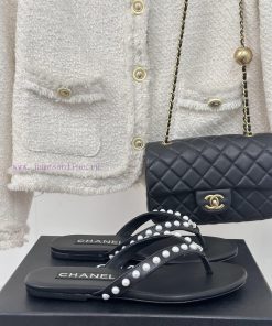 CHANEL THONGS is 25C Spring/SummerRunway flip flopsSummer flip flops inexplicably make peopl1trloh7f