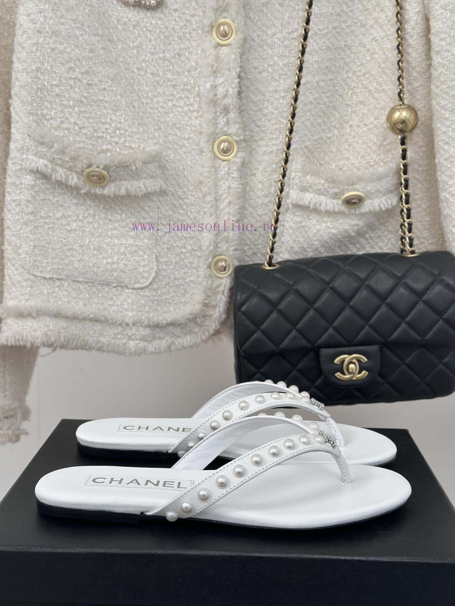 CHANEL THONGS is 25C Spring/SummerRunway flip flopsSummer flip flops inexplicably make peoplnfwmi5bf