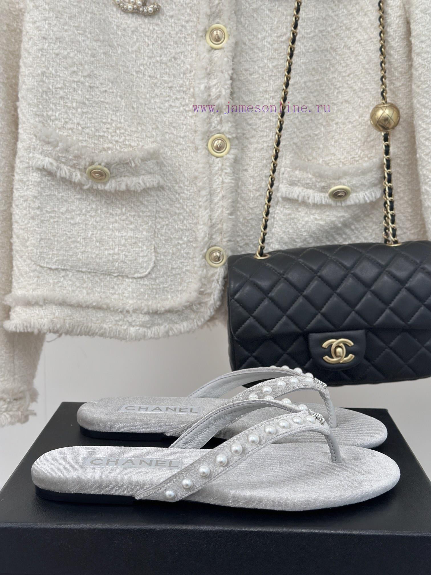 CHANEL THONGS is 25C Spring/SummerRunway flip flopsSummer flip flops inexplicably make peopll72pu2t1