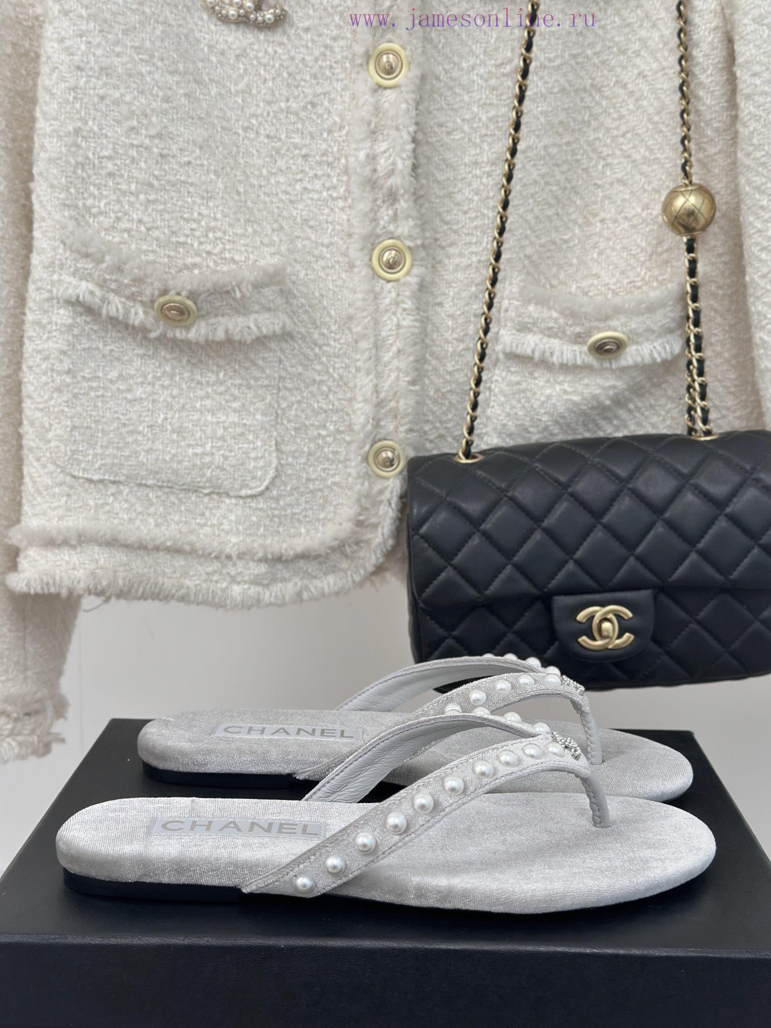 CHANEL THONGS is 25C Spring/SummerRunway flip flopsSummer flip flops inexplicably make peopll72pu2t1 - Image 2