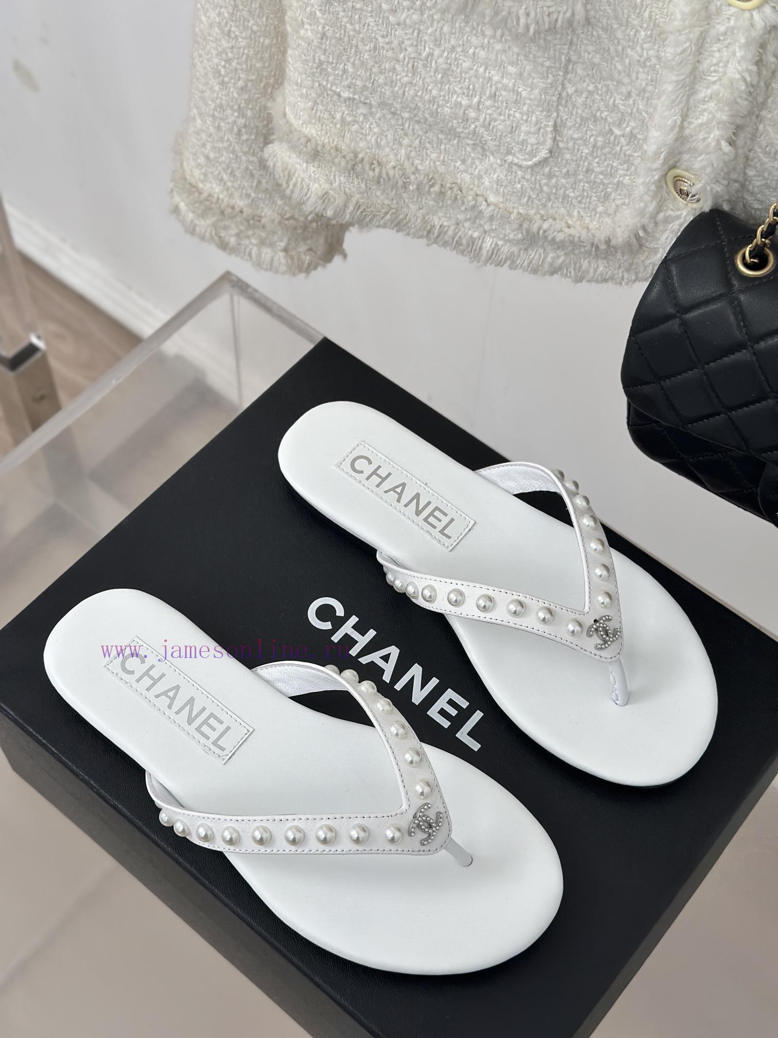 CHANEL THONGS is 25C Spring/SummerRunway flip flopsSummer flip flops inexplicably make peoplnfwmi5bf - Image 4