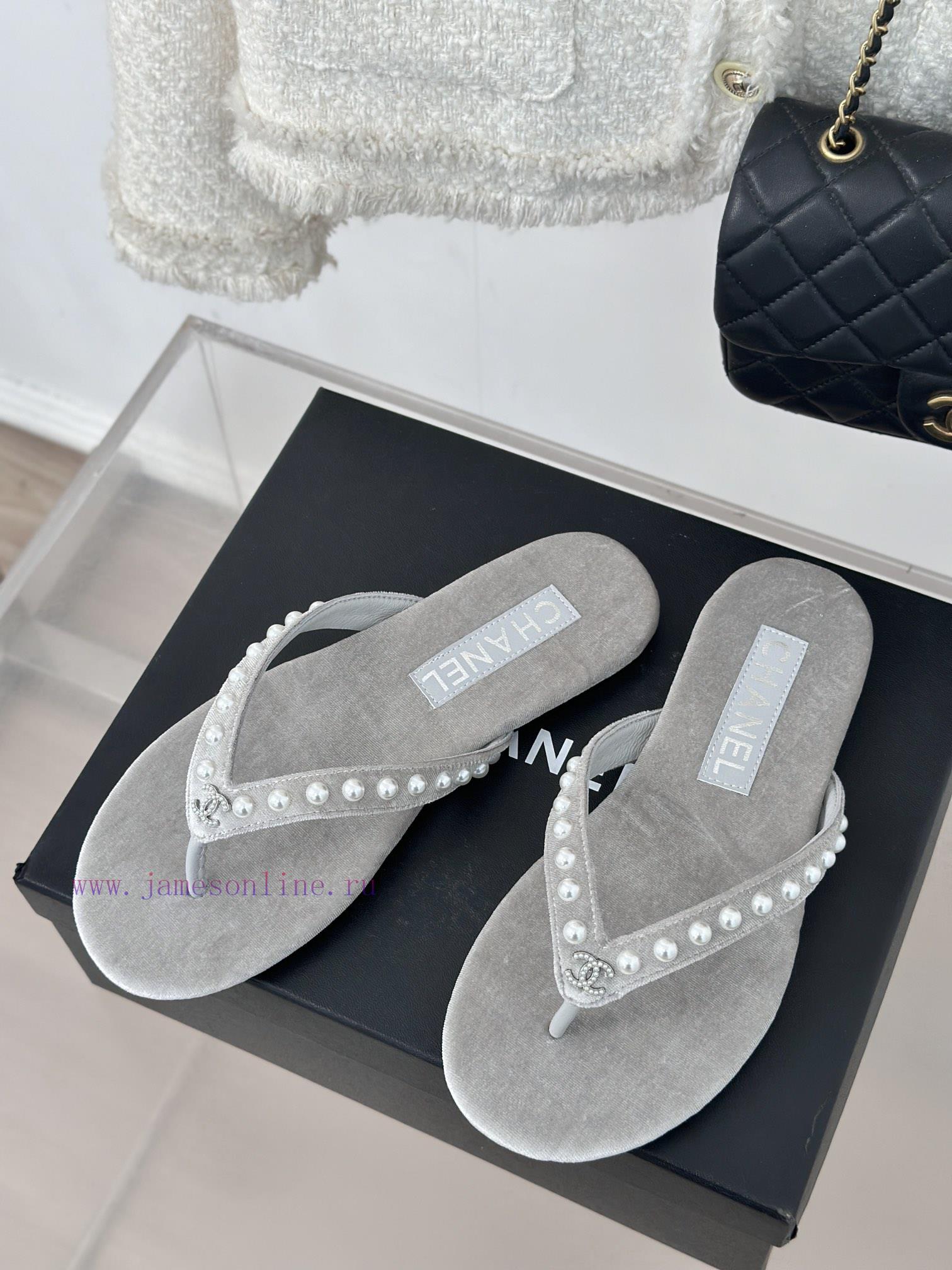 CHANEL THONGS is 25C Spring/SummerRunway flip flopsSummer flip flops inexplicably make peopll72pu2t1 - Image 3