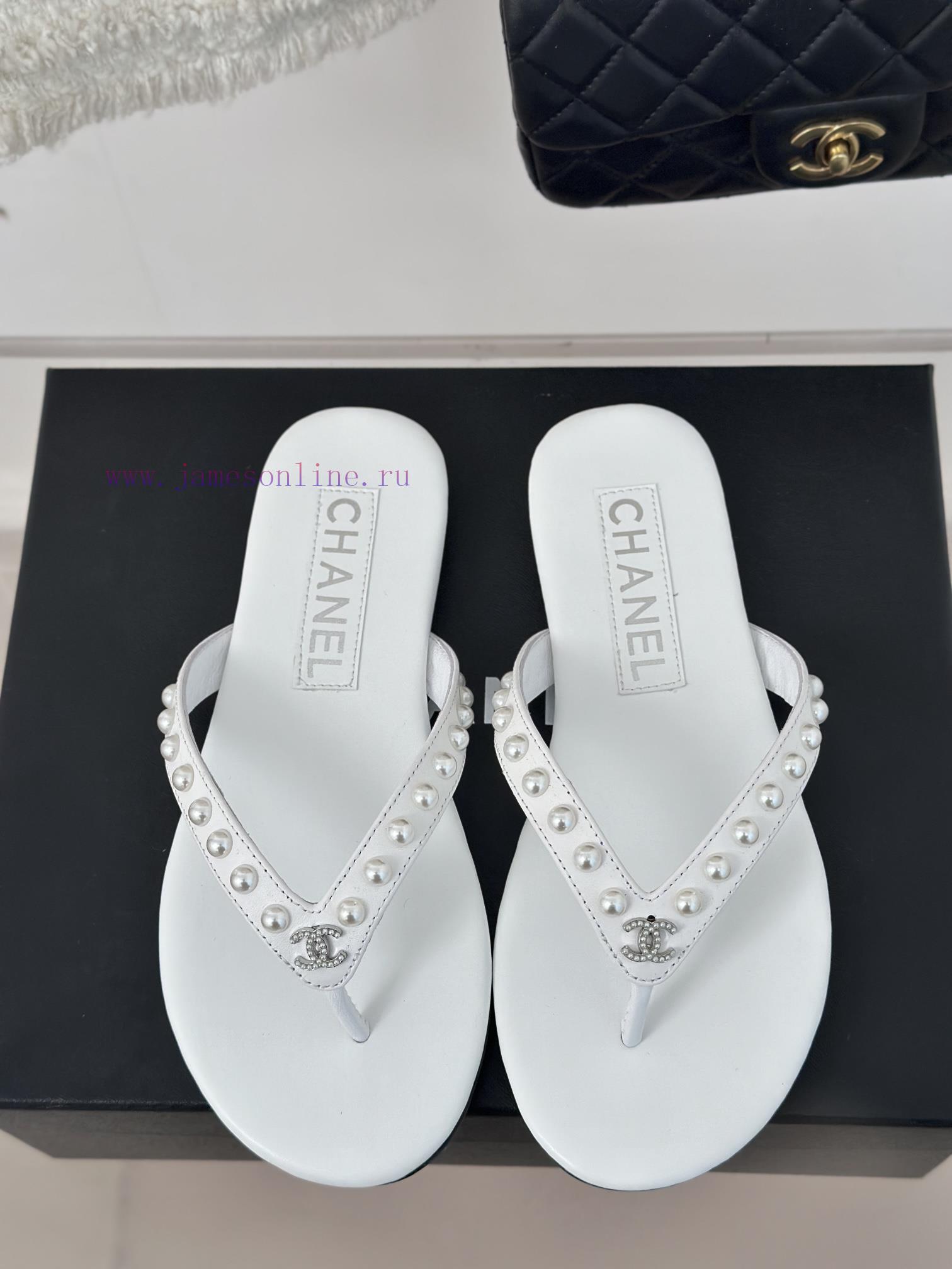 CHANEL THONGS is 25C Spring/SummerRunway flip flopsSummer flip flops inexplicably make peoplnfwmi5bf - Image 5