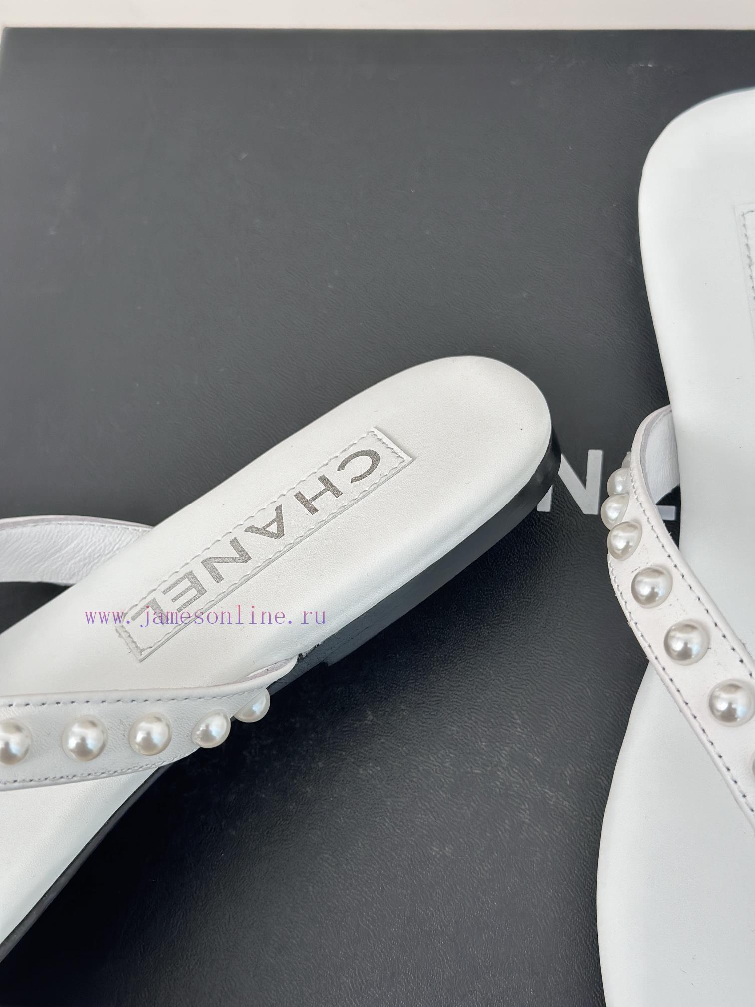 CHANEL THONGS is 25C Spring/SummerRunway flip flopsSummer flip flops inexplicably make peoplnfwmi5bf - Image 7
