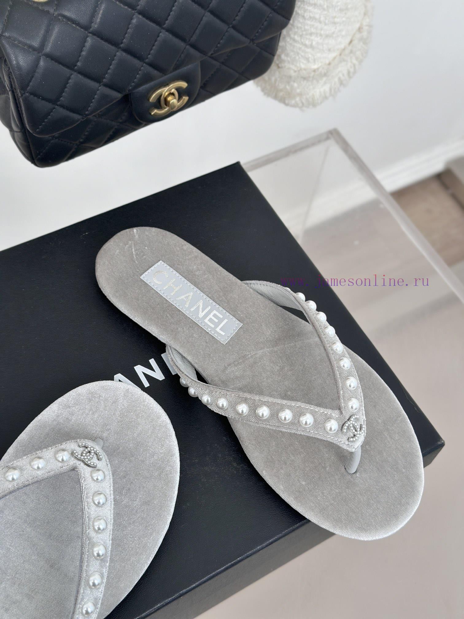 CHANEL THONGS is 25C Spring/SummerRunway flip flopsSummer flip flops inexplicably make peopll72pu2t1 - Image 6