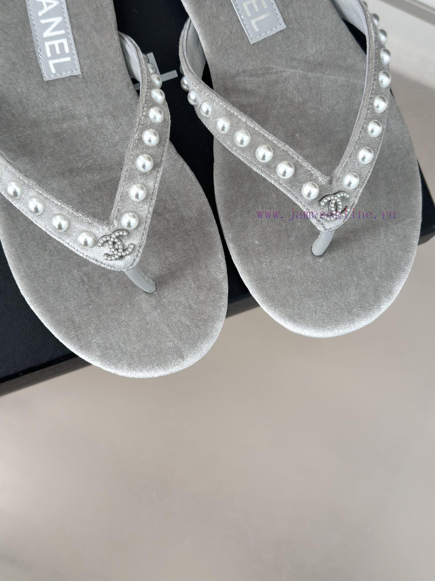 CHANEL THONGS is 25C Spring/SummerRunway flip flopsSummer flip flops inexplicably make peopll72pu2t1 - Image 7