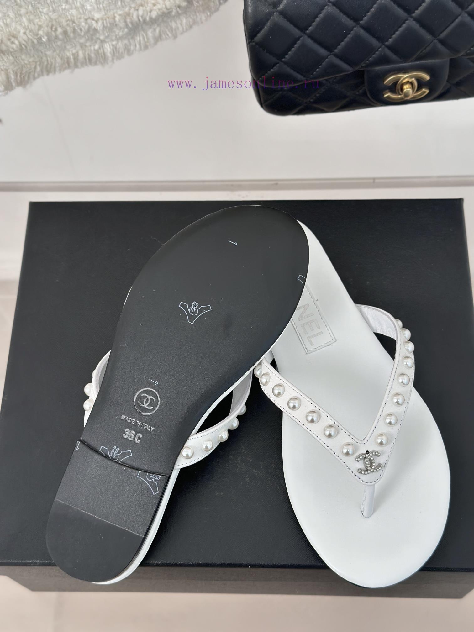 CHANEL THONGS is 25C Spring/SummerRunway flip flopsSummer flip flops inexplicably make peoplnfwmi5bf - Image 10