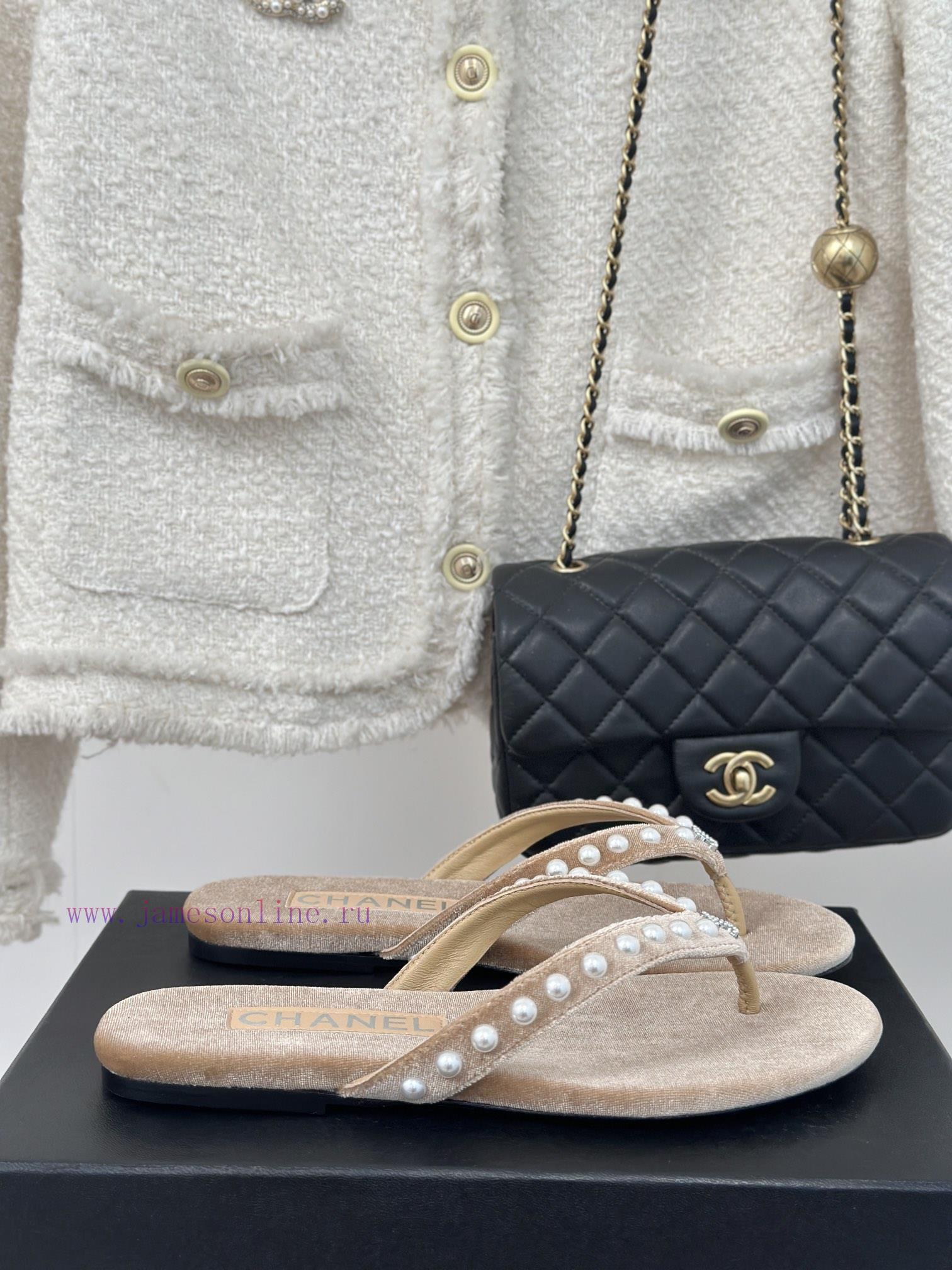 CHANEL THONGS is 25C Spring/SummerRunway flip flopsSummer flip flops inexplicably make peopl0wv81lx6 - Image 2