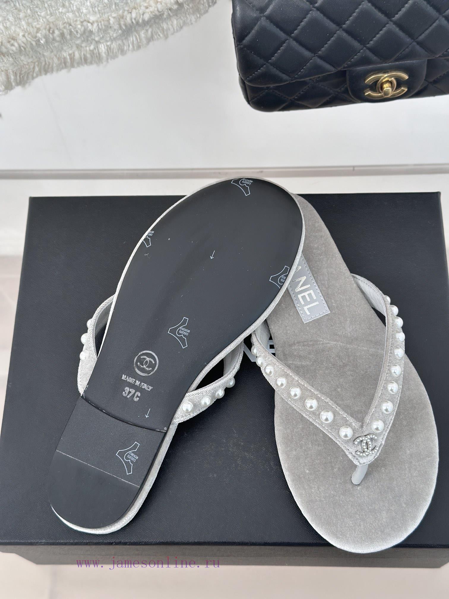 CHANEL THONGS is 25C Spring/SummerRunway flip flopsSummer flip flops inexplicably make peopll72pu2t1 - Image 10