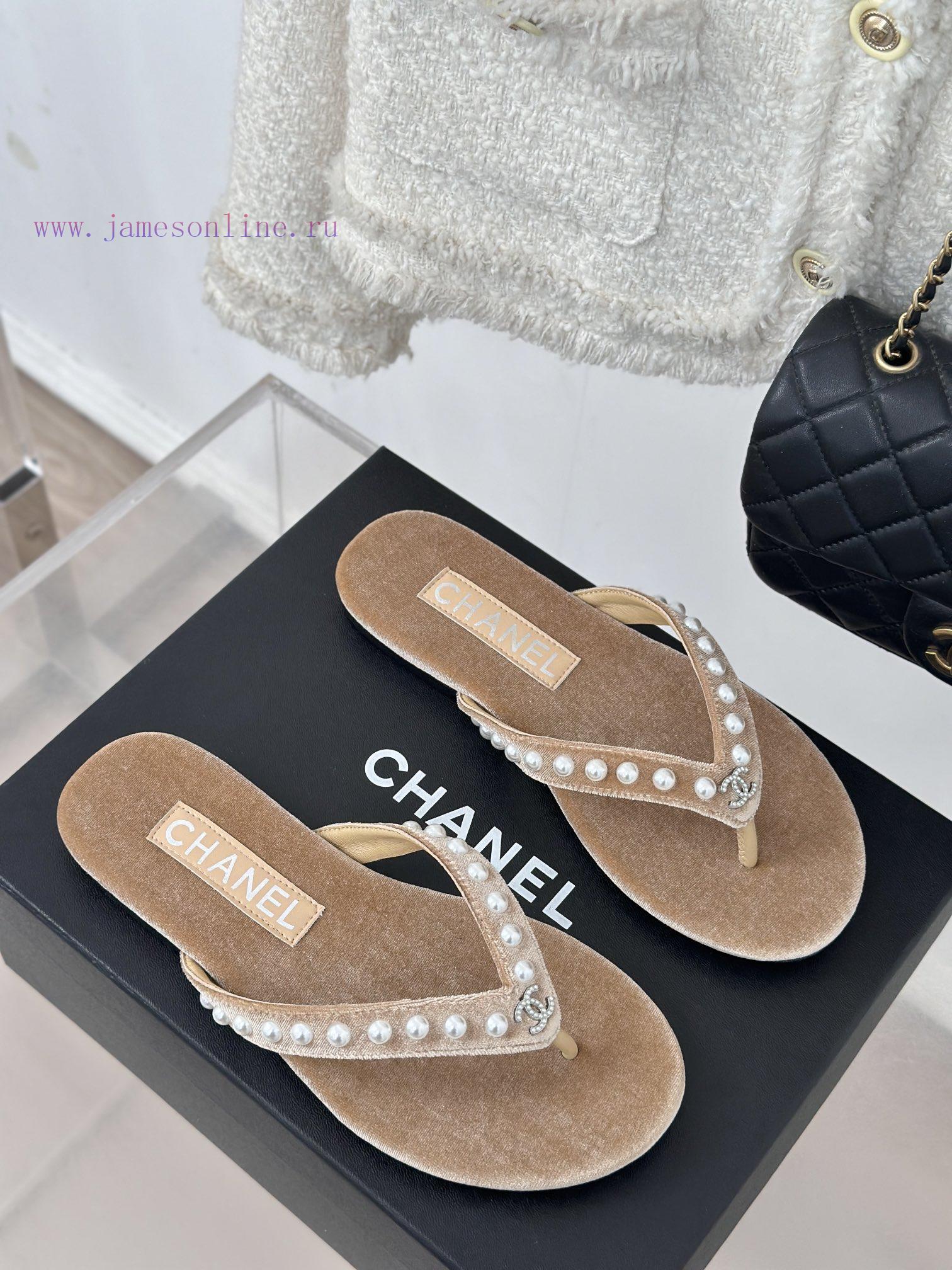 CHANEL THONGS is 25C Spring/SummerRunway flip flopsSummer flip flops inexplicably make peopl0wv81lx6 - Image 4