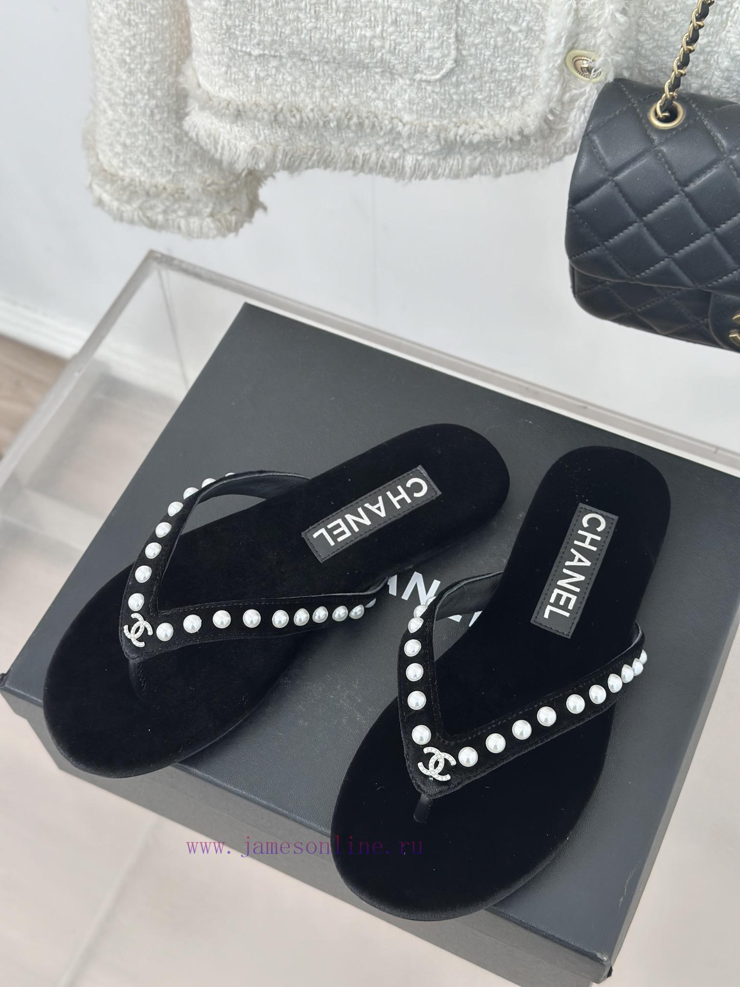 CHANEL THONGS is 25C Spring/SummerRunway flip flopsSummer flip flops inexplicably make peoplzvr216jq - Image 3