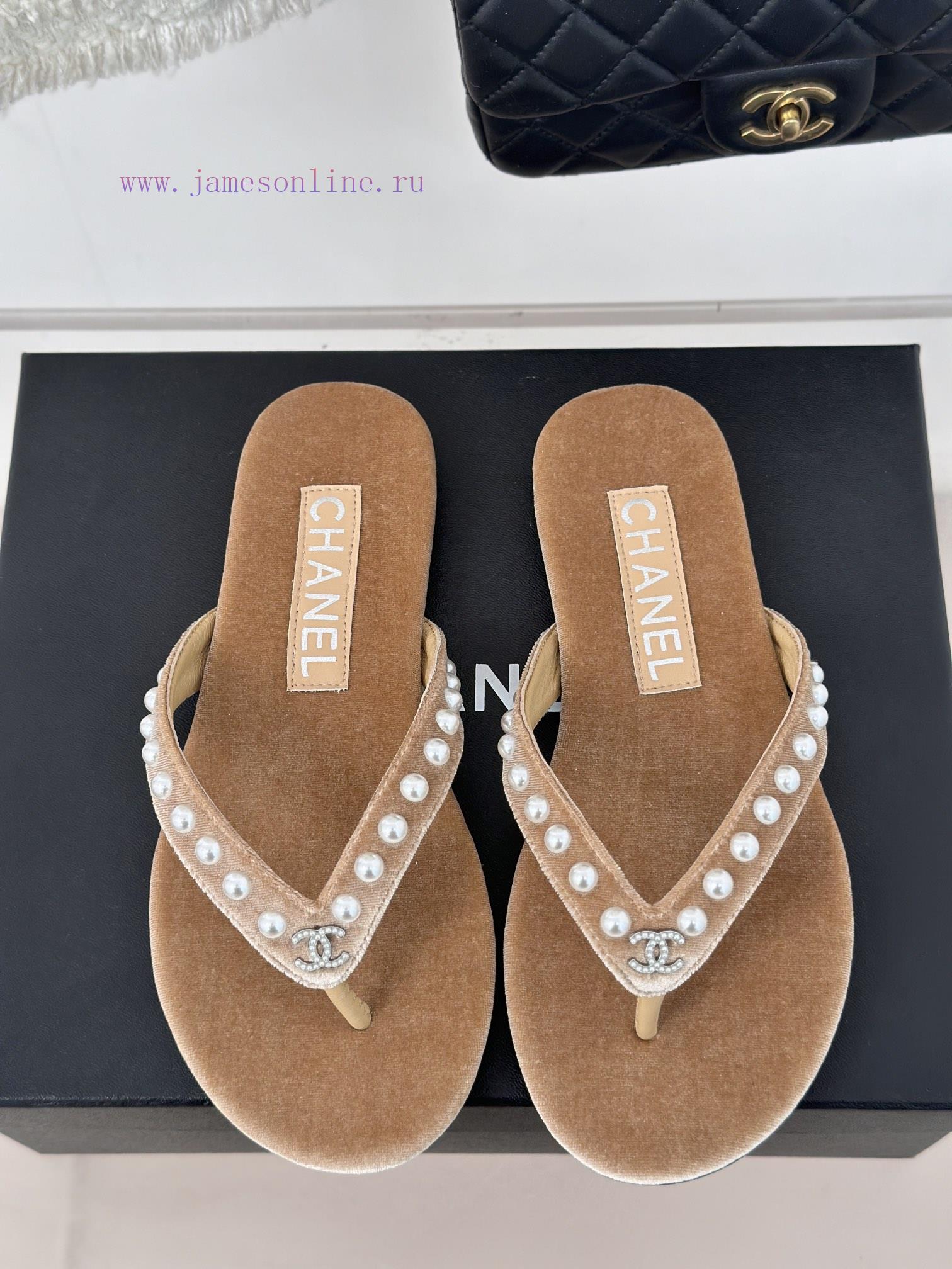 CHANEL THONGS is 25C Spring/SummerRunway flip flopsSummer flip flops inexplicably make peopl0wv81lx6 - Image 5