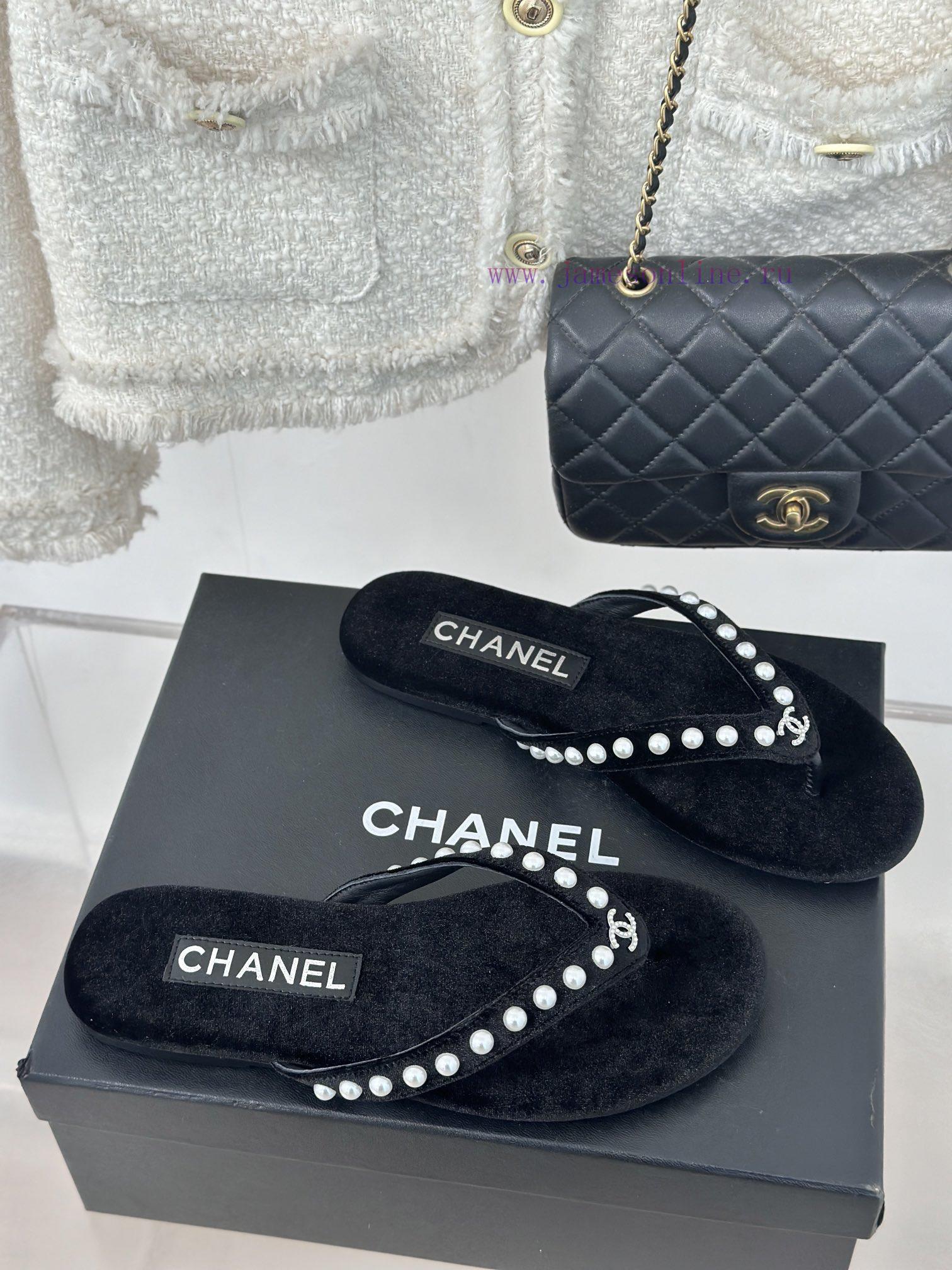 CHANEL THONGS is 25C Spring/SummerRunway flip flopsSummer flip flops inexplicably make peoplzvr216jq - Image 4