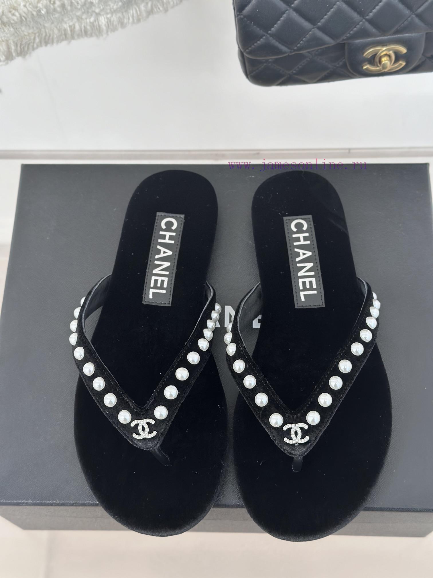 CHANEL THONGS is 25C Spring/SummerRunway flip flopsSummer flip flops inexplicably make peoplzvr216jq - Image 5