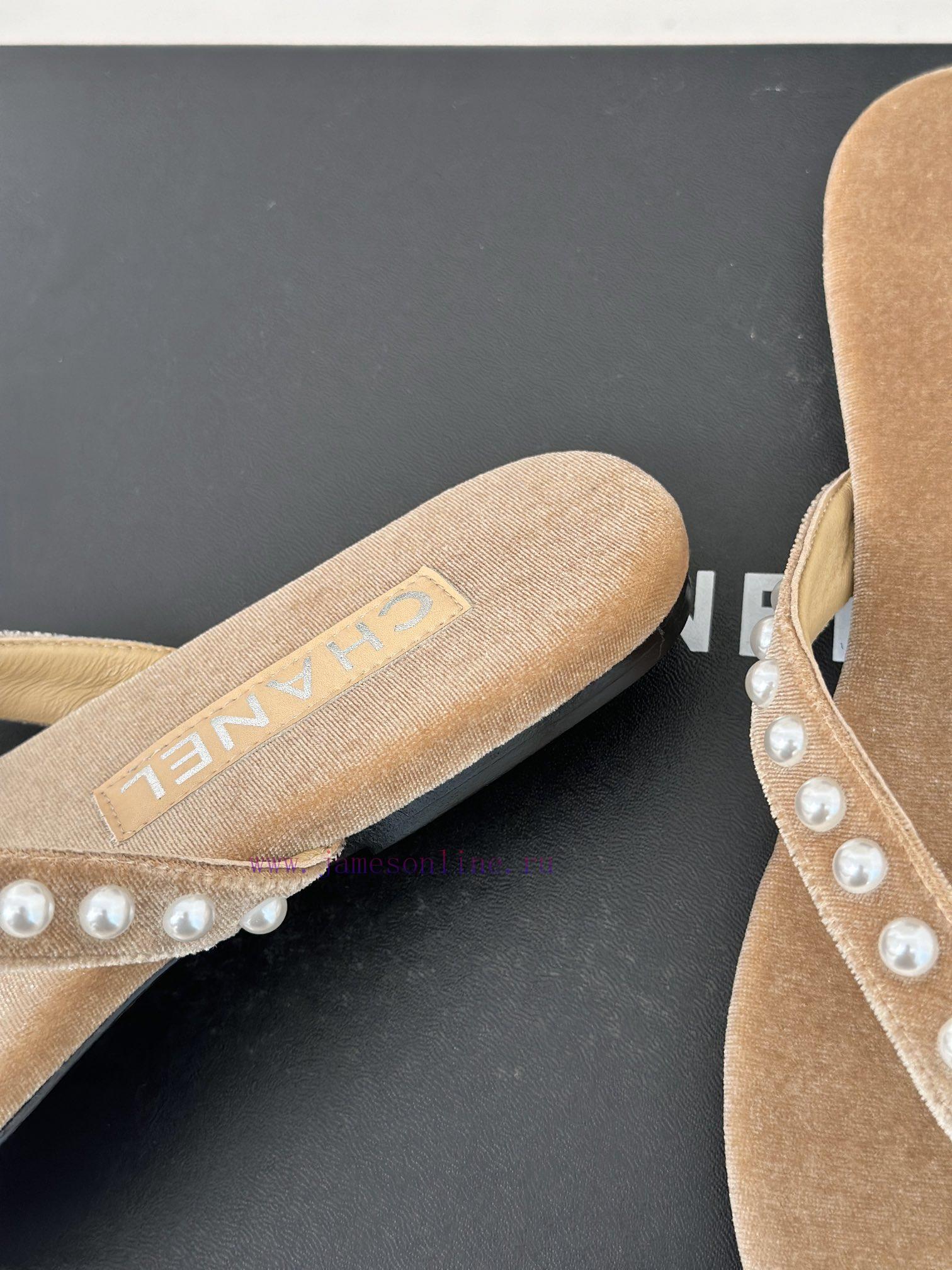 CHANEL THONGS is 25C Spring/SummerRunway flip flopsSummer flip flops inexplicably make peopl0wv81lx6 - Image 7