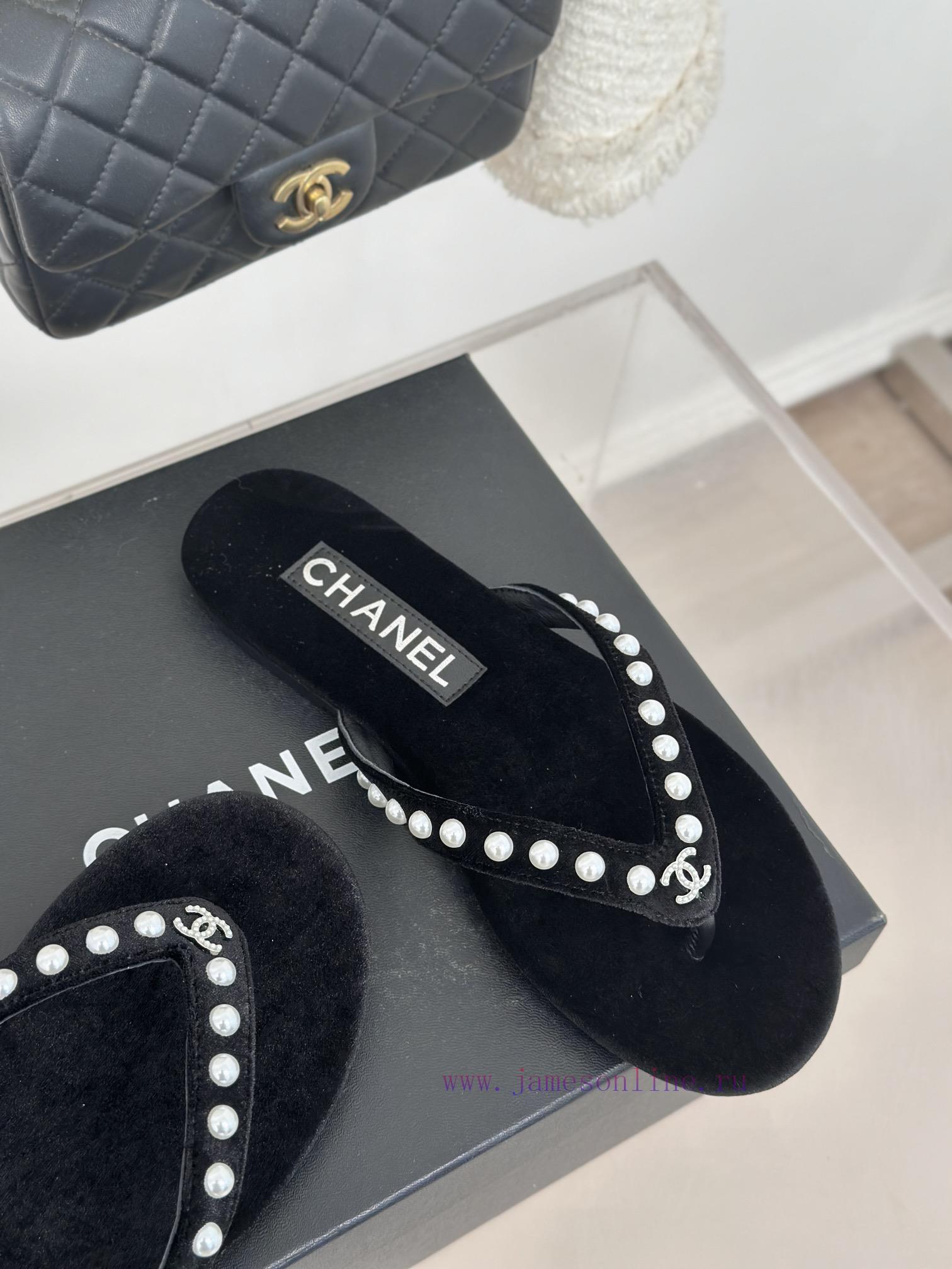 CHANEL THONGS is 25C Spring/SummerRunway flip flopsSummer flip flops inexplicably make peoplzvr216jq - Image 6