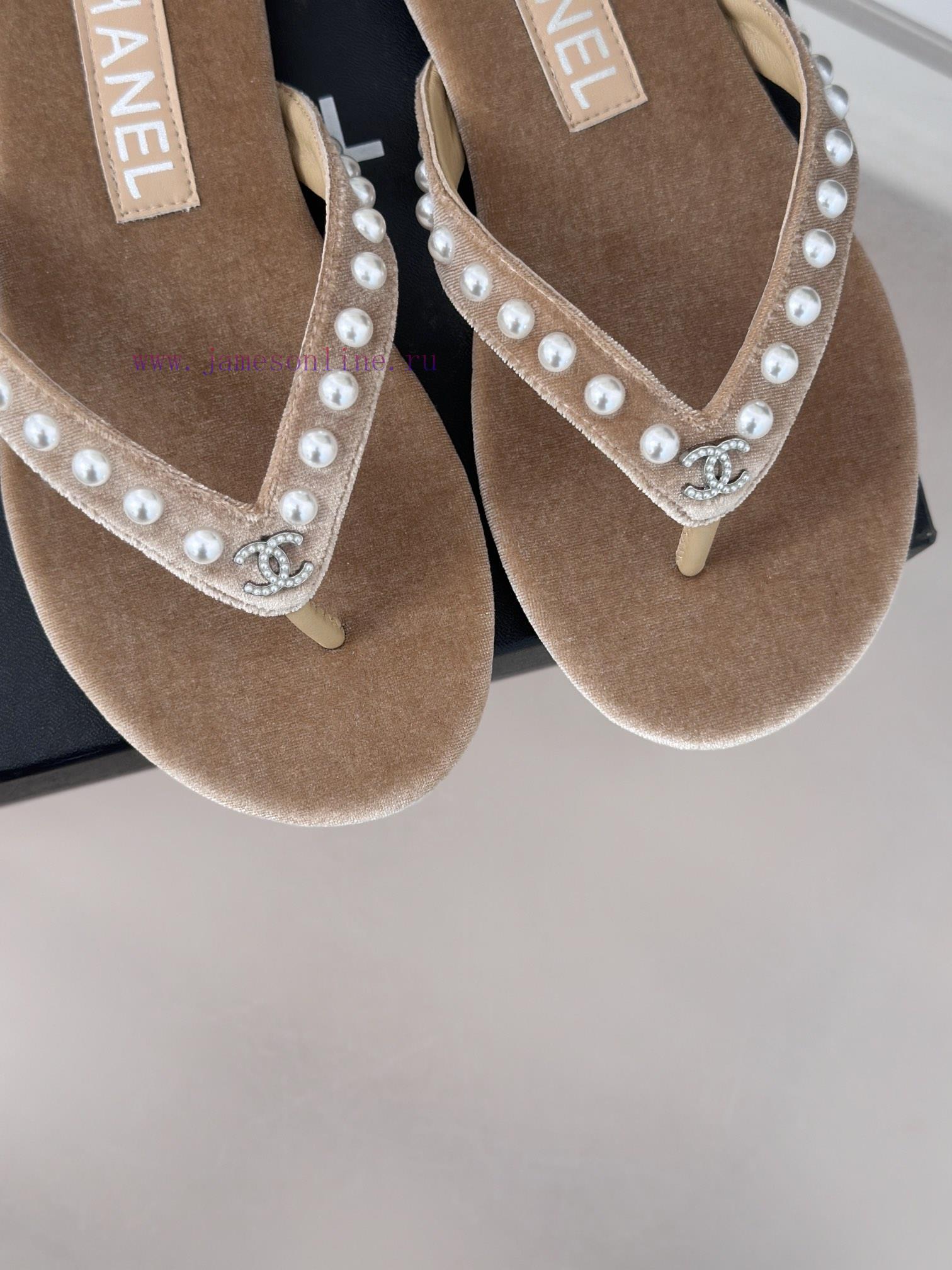 CHANEL THONGS is 25C Spring/SummerRunway flip flopsSummer flip flops inexplicably make peopl0wv81lx6 - Image 8