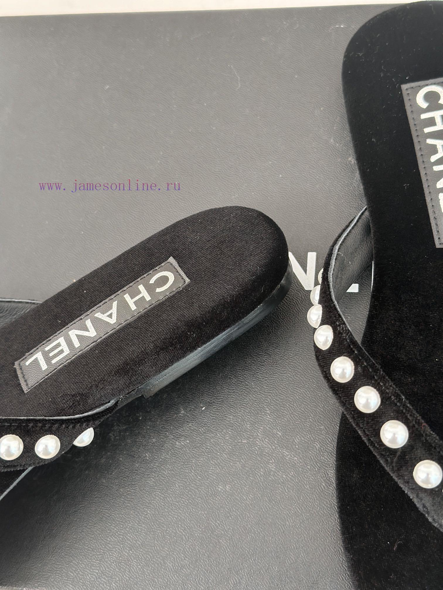 CHANEL THONGS is 25C Spring/SummerRunway flip flopsSummer flip flops inexplicably make peoplzvr216jq - Image 7