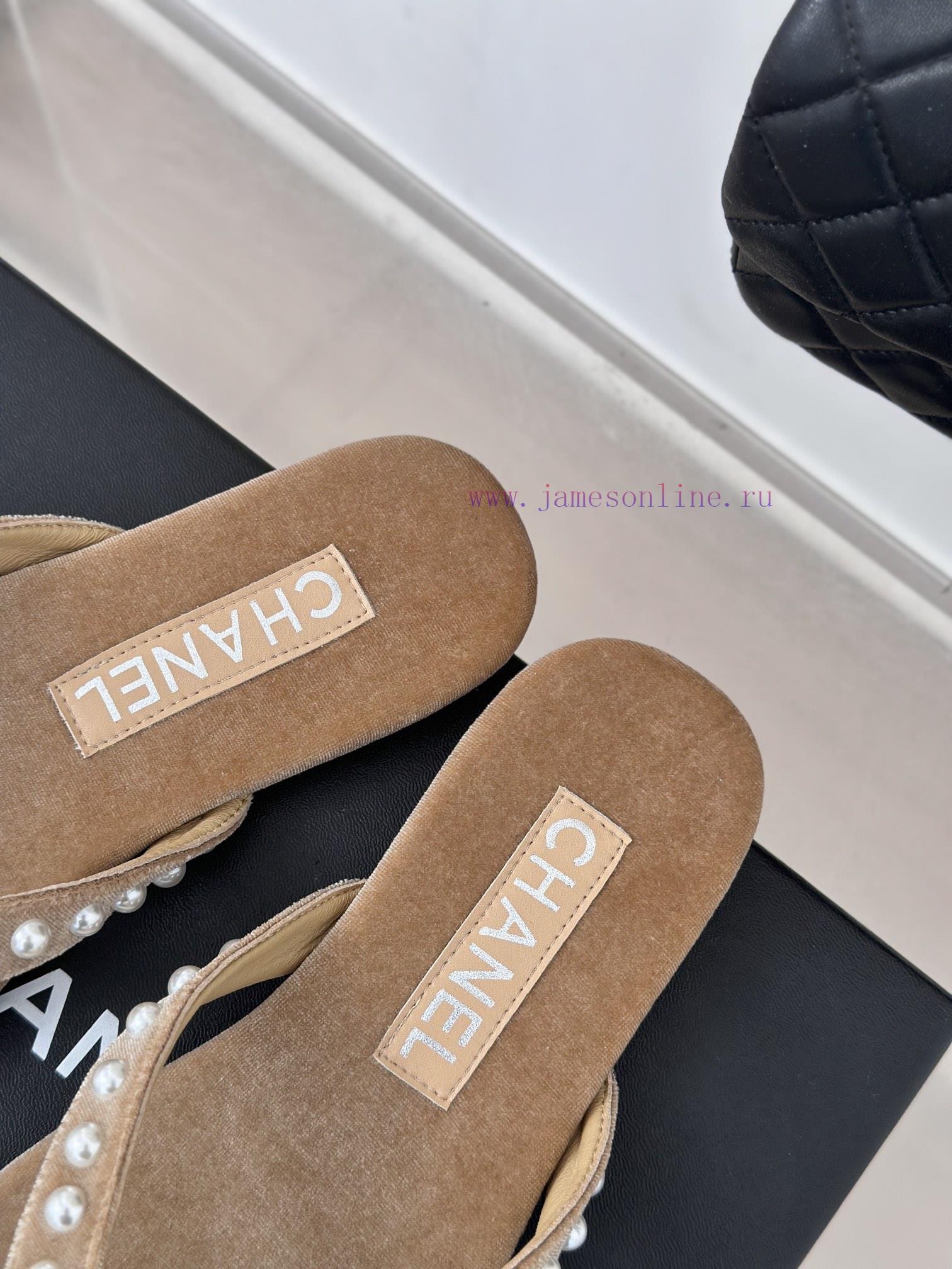 CHANEL THONGS is 25C Spring/SummerRunway flip flopsSummer flip flops inexplicably make peopl0wv81lx6 - Image 9