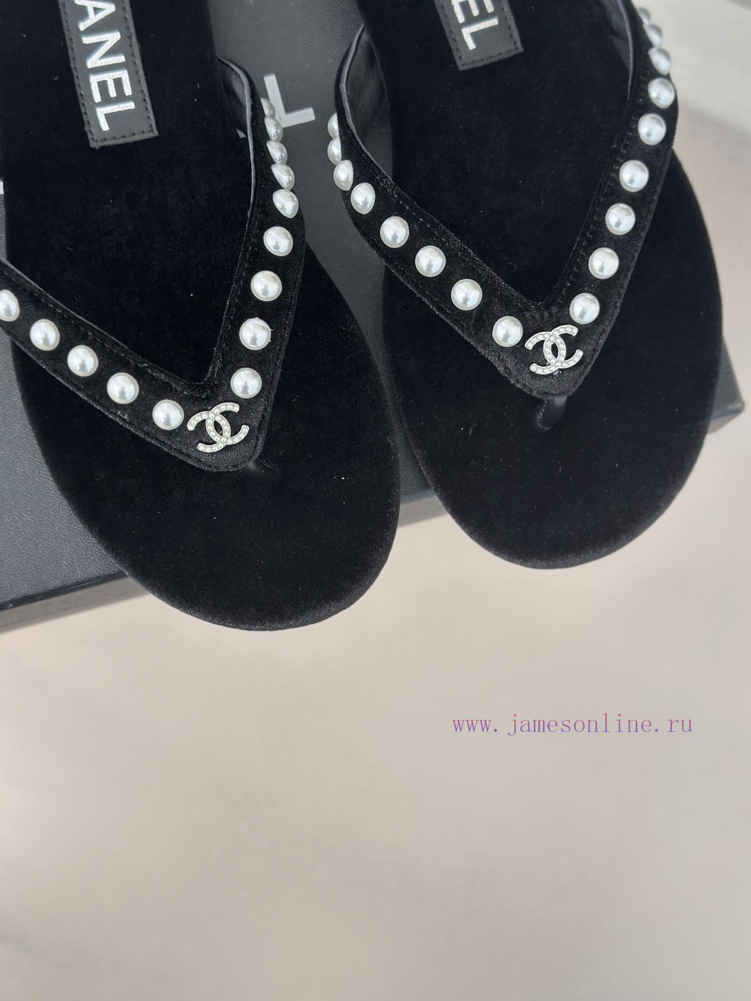 CHANEL THONGS is 25C Spring/SummerRunway flip flopsSummer flip flops inexplicably make peoplzvr216jq - Image 8