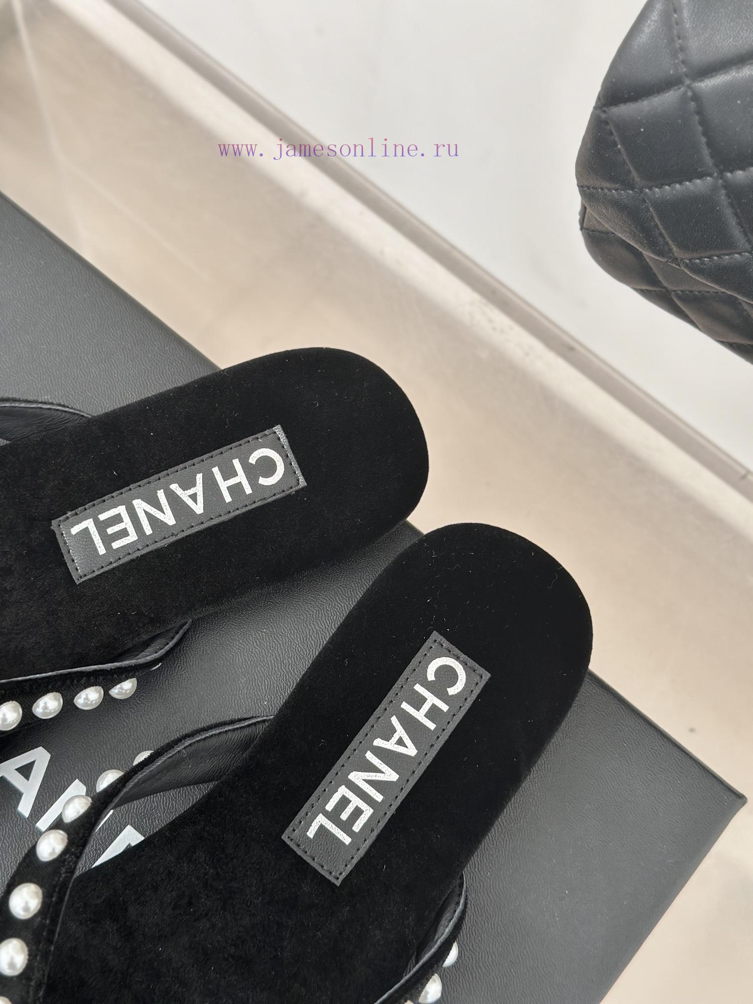 CHANEL THONGS is 25C Spring/SummerRunway flip flopsSummer flip flops inexplicably make peoplzvr216jq - Image 9
