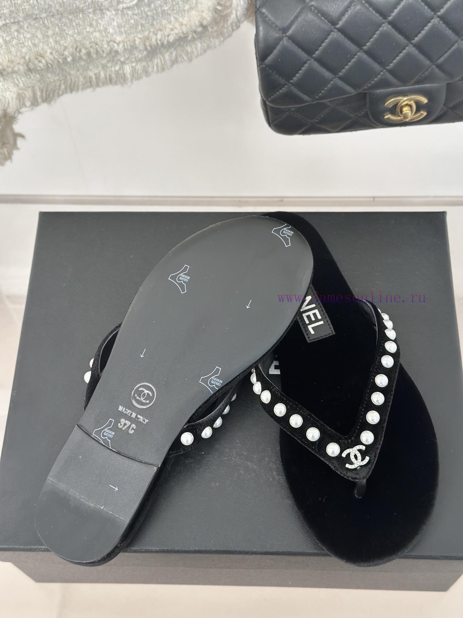 CHANEL THONGS is 25C Spring/SummerRunway flip flopsSummer flip flops inexplicably make peoplzvr216jq - Image 10