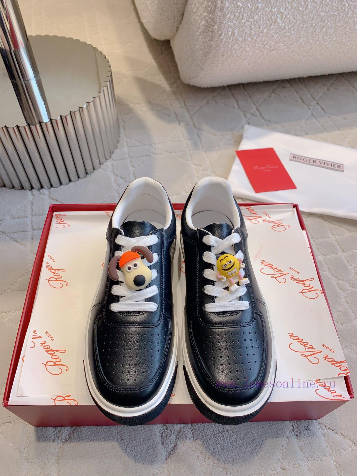 Roger Vivie's new cartoon white shoes with super cute cartoon avatars look great on the feet0pflgudk