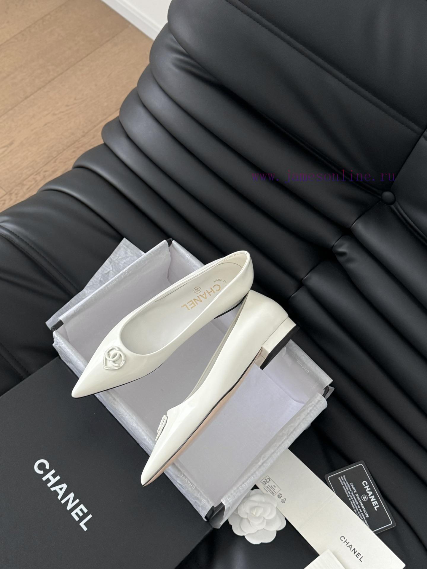 Chanel 25C new heart-shaped buckle pointed single shoeIt's hard not to love the stunning Marh4yluyi5 - Image 5