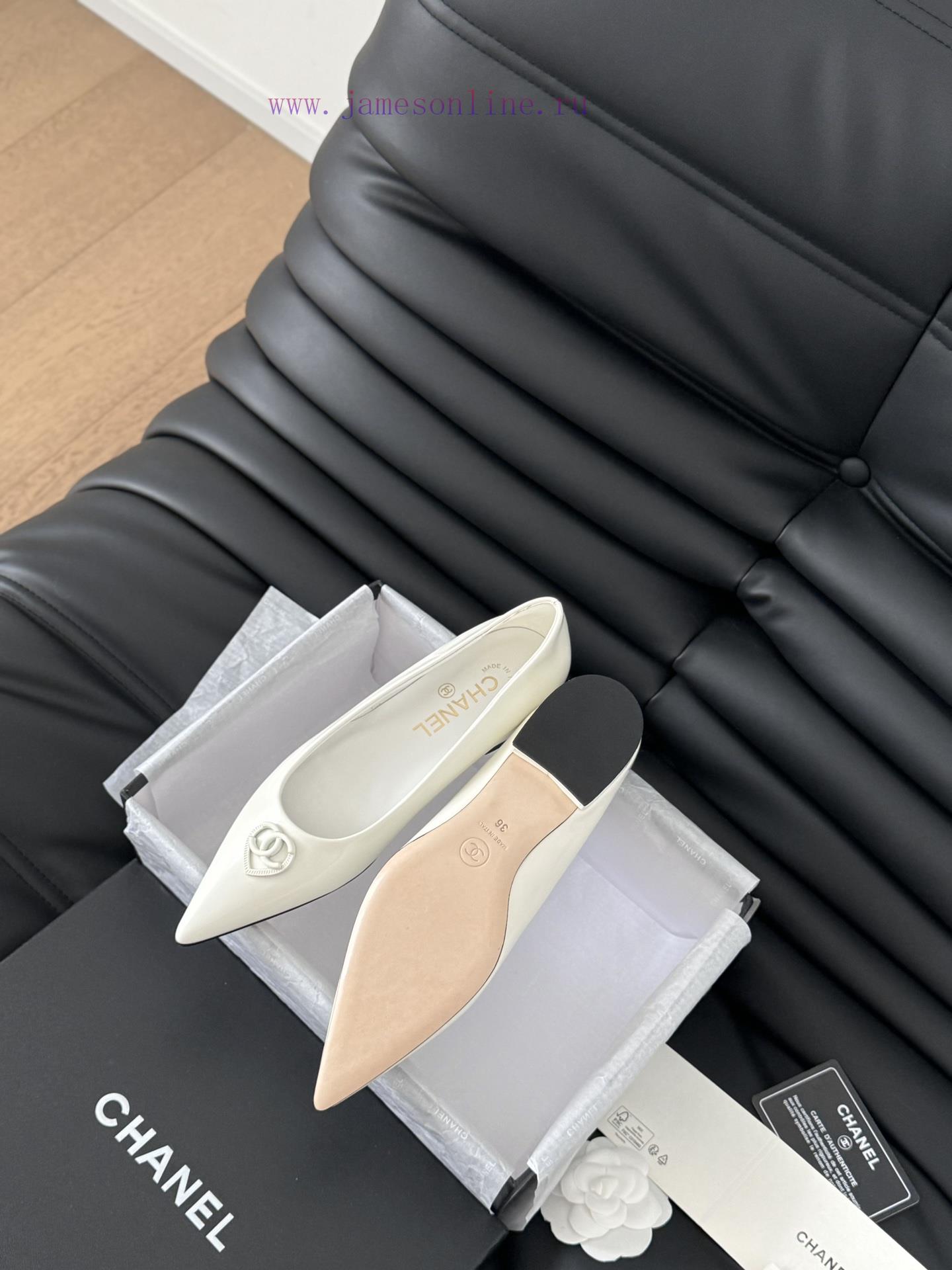 Chanel 25C new heart-shaped buckle pointed single shoeIt's hard not to love the stunning Marh4yluyi5 - Image 6