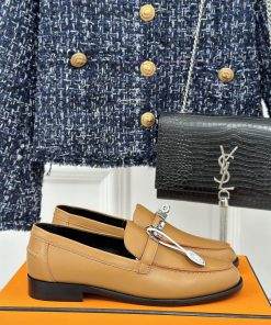 Top versionHerm è s/Herm è s classic klly buckle loafersSuper versatile shoe design with a dm9akqd2x