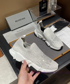 Balenciaga's sparkling single shoes are the world's first, and INS Weibo magazine has explod6h2achrx
