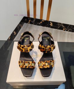 Out, Balmain autumn/winter 2023 runway fashion hate sky high waterproof platform sandals,Brasp1putkm