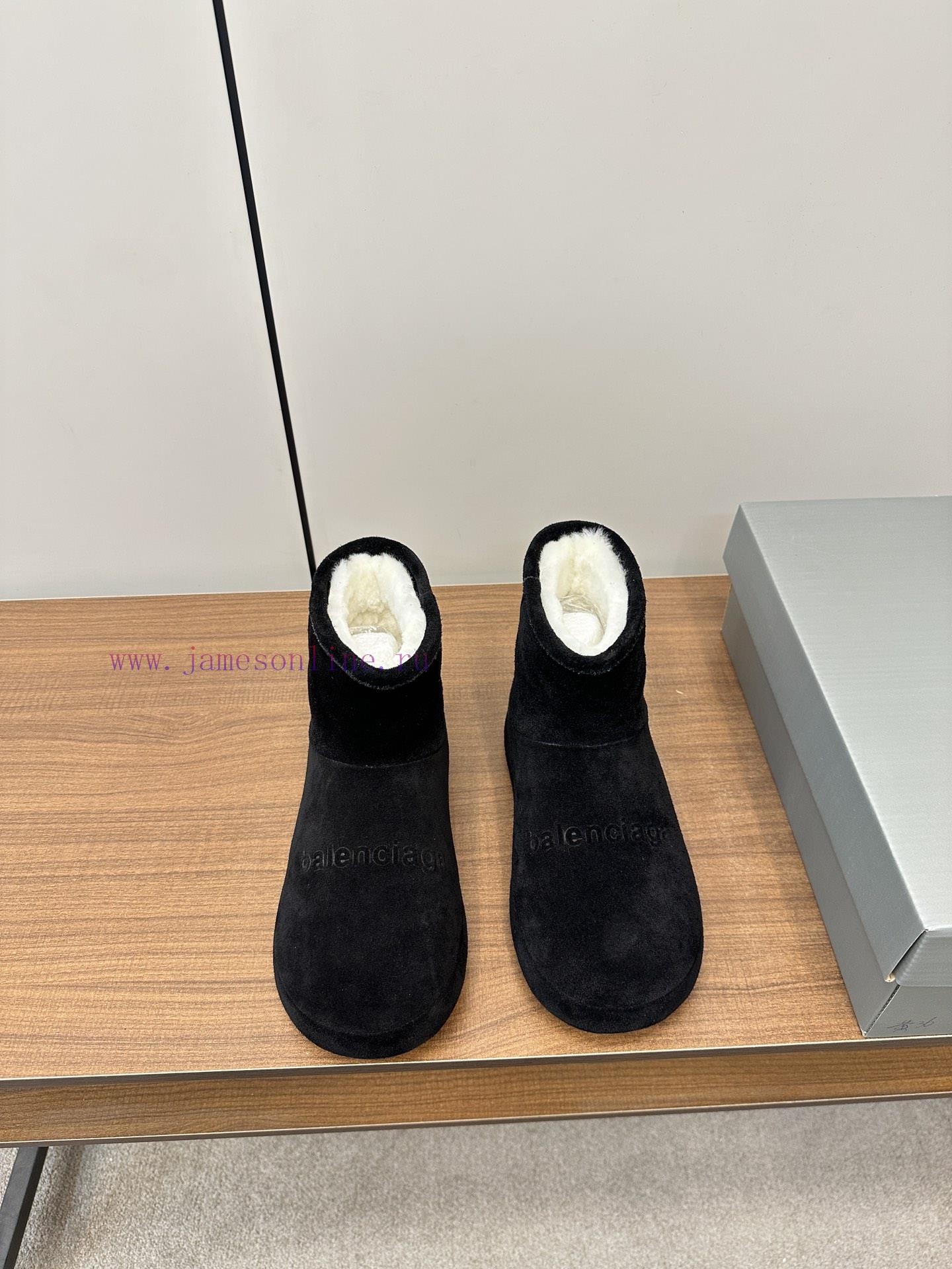 𝐁𝐀𝐋𝐄𝐍𝐂𝐈𝐀𝐆𝐀 Balenciaga's new snow bootsTop tier super popular Balenciaga Mao TuoFashion bloggim4ie27r