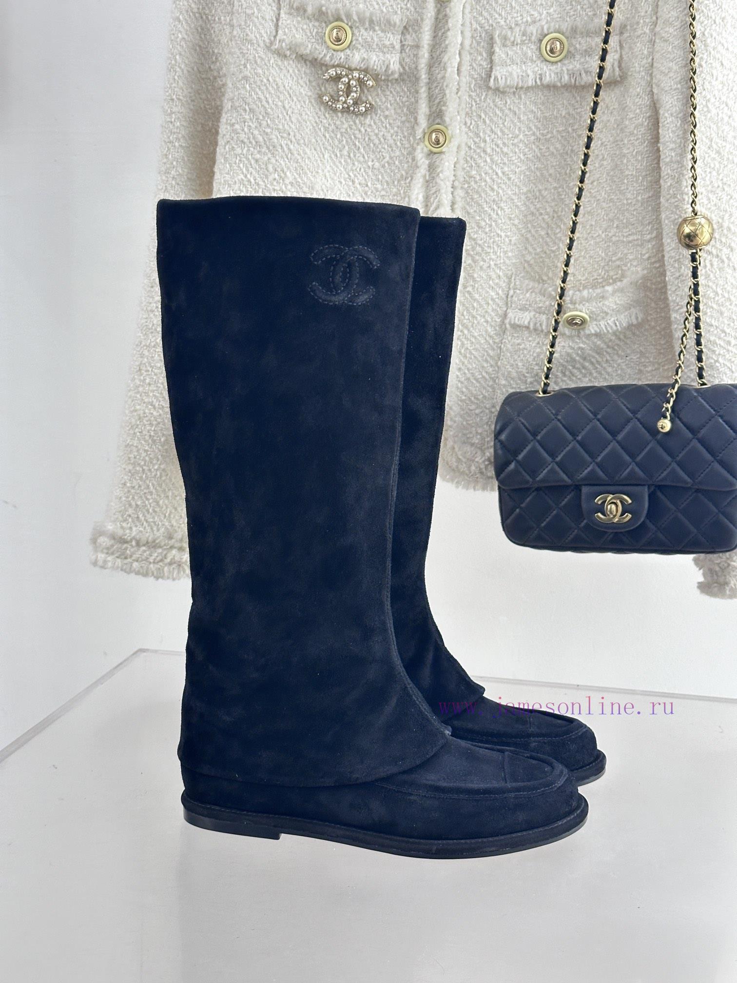 Chanel | Chanel 25C suede pants and bootsThis season's Rocket Goddess must have itemThe sidegu8oep9c