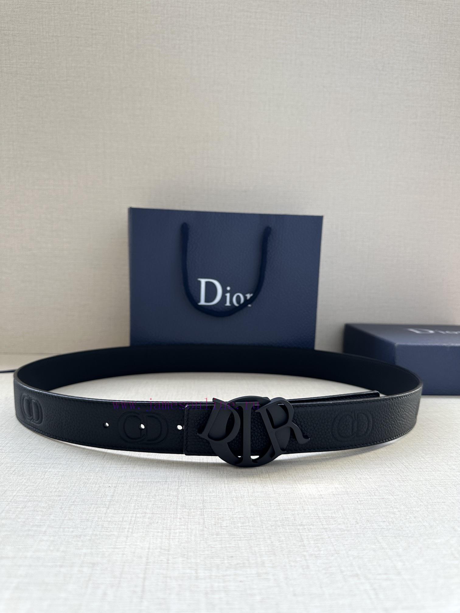 This 35mm double-sided belt with a width of 3.5cm combines elegant temperament with modern s t00p5087