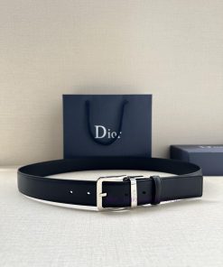 This 35mm waistband combines elegance and modern style with a double-sided design. One side nxt58clh